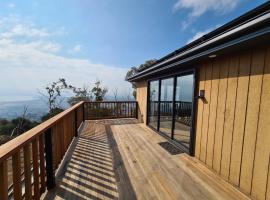 Mount Rumney Escapes Seaview House 2 - Eagle House, hotel near Hobart International Airport - HBA, 