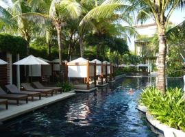 Beachfront 2 BR Luxury Condo Chava Surin, holiday rental in Surin Beach