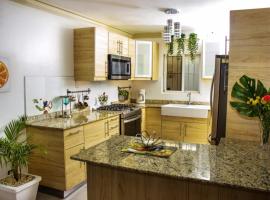 Home W Private Hot Tub, Near Everything in Sosua Center, hotel en Sosúa