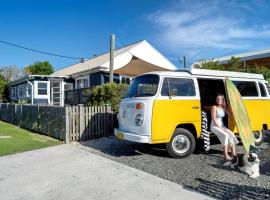 Avalon vintage beachside family getaway, hotel en Currarong