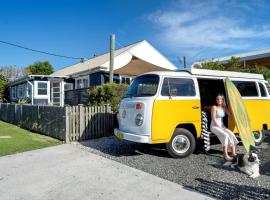 Avalon vintage beachside family getaway: Currarong şehrinde bir villa