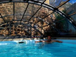 Cele mai bune 10 hoteluri cu piscine din Băile Herculane, România |  Booking.com