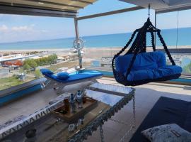 Aqua Marine Mamaia Summerland، فندق بالقرب من شاطئ كودوس، مامايا