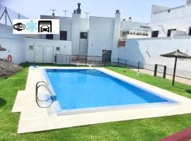 Ático Conil Playa con piscina, garaje, 2 terrazas-BBQ, Aire Ac y WIFI -SOLO FAMILIAS Y PAREJAS-