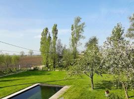 Vakantiewoning Victors Hof tot 4 pers, hotel v destinaci Lievegem