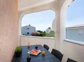 3 Bedroom Apartment Ivana with private parking, Punat, готель у місті Пунат