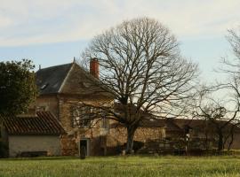 Logis des Brousses โรงแรมในLhommaizé