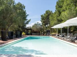 Magnificent Villa Marama In The Midst Of Ibiza’s Countryside, hotel amb piscina a Sant Jordi