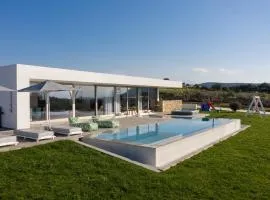Margaret Villa - Pool, Heated Spa Whirlpool & BBQ, By ThinkVilla