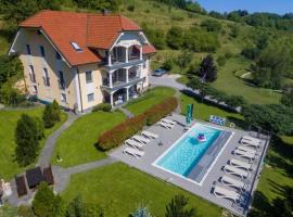 Pool Villa Silva Marija Apartments, hotel v destinaci Pišece