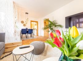 Ferienhaus mit 2 Wohnungen - ideal für Familien & Gruppen, hotell med parkeringsplass i Burgkunstadt