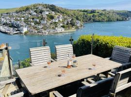 Out To Sea - Stunning views, elevated position with onsite parking, hotell sihtkohas Dartmouth