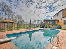 Lovely Highland Home with Pool and Hot Tub!, villa in Highland