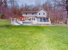 Bluebell Lake Retreat, cottage in Castleton