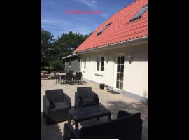 Billund Holiday - Assengaard B & B, hotel in Give