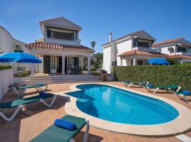 Villa LAS MARINAS - 3, con piscina privada y a 5 minutos de la playa: Punta Grossa'da bir villa