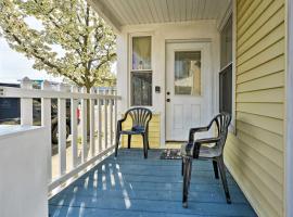 Wildwood Apartment - Porch and Enclosed Sunroom!, hotel in Wildwood