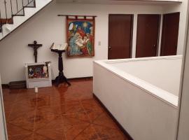 Habitación con baño privado cerca al aeropuerto, feriebolig i Bogotá