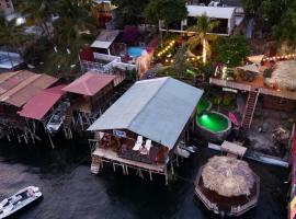 Captain Morgan Hostel Lake Coatepeque โฮมสเตย์ในซานตา อานา