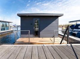 Beautiful houseboat in Marina of Volendam with shared pool – hotel w mieście Volendam