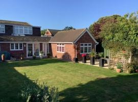 Caedwalla House, Selsey, holiday home in Selsey