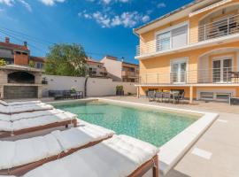 Apartment Pavla with pool