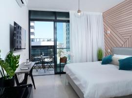 Hi-Yam SeaView Apartments & Suites - Building Shelter Available, hotel v destinaci Bat Jam
