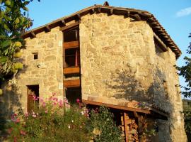 Gîte de Chapelèche Les Châtaigniers, semesterhus i Gluiras