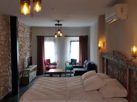 CHAKRA SUITES URLA, hotel with parking in Urla