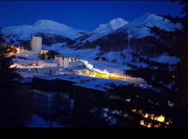 Palace 2, serviced apartment sa Sestriere