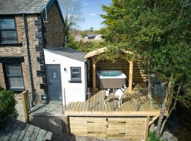 Luxurious Cottage with hot tub, Lake District, cabaña o casa de campo en Duddon