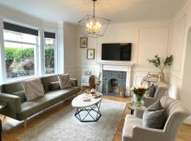 Stylish & Chic Central Apartment with Hot Tub, khách sạn có bồn tắm nóng ở Perth