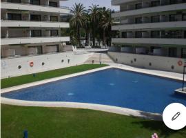 APARTAMENTO CERCA DEL PASEO Y PORT AVENTURA, apartament cu servicii hoteliere din Salou