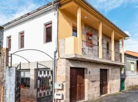 3 Bedroom Nice Apartment In A Arnoia