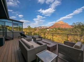 Sedona Red Rock Paradise Amazing Views and Hot Tub, hotel i nærheden af Chapel of the Holy Cross, Sedona