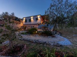 House Tea in a beautiful nature, holiday home in Okrug Donji