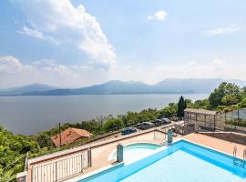 Lakeview apartment in Oggebbio with swimming pool, Hotel in Oggebbio
