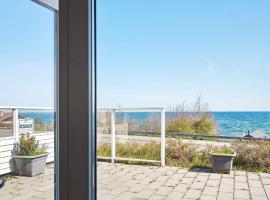 4 person holiday home in Allinge-By Traum, casa de campo em Allinge