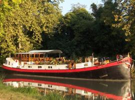 Peniche Caroline, hotel with parking in Capestang