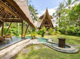 Garden House 3bds Bamboo House Pool Garden View, hotel in Bringkit