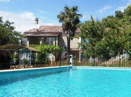 Mas des TRAVES Anduze avec piscine, hotel in La Barriére