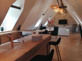 Moulin de brezal et étang à 20 minute de la mer: Plounéventer şehrinde bir kiralık tatil yeri
