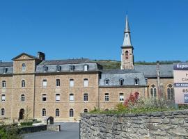 Accueil du Couvent de Malet, hotel in Saint-Côme-dʼOlt