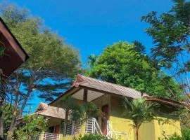 Khao Sok Jungle Huts Resort