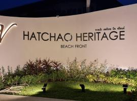 HATCHAO HERITAGE BEACH FRONT RESORT, resort i Ban Bang Thalu