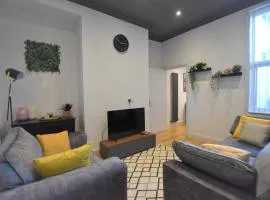 Dwell Living Stylish 4bd Home