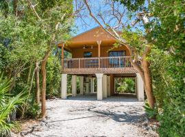 The Florida Keys Treehouse in Marathon, FL: Marathon şehrinde bir villa
