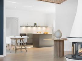 Luxury three-bedroom modern family home in Båstad、ボースタッドのコテージ