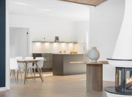 Luxury three-bedroom modern family home in Båstad: Båstad şehrinde bir otel