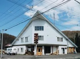 RONENAI BASE、美瑛町にある旭川空港 - AKJの周辺ホテル